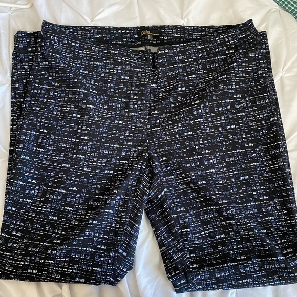 Black, white and blue patterned slacks!  Perfect for the office or a night out! - Picture 4 of 7